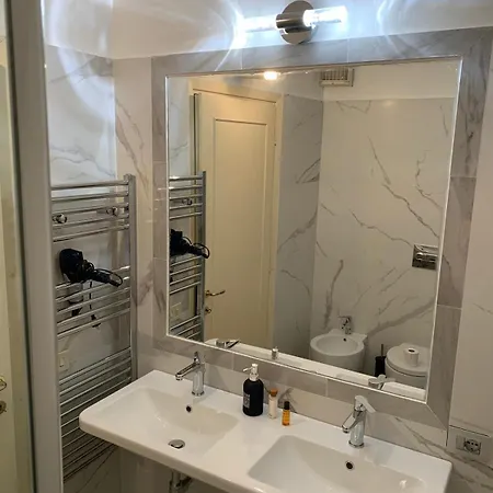 Pensjonat Le E Gli Di Piazza Del Popolo Rzym