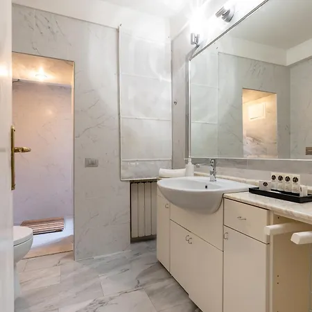 Le E Gli Di Piazza Del Popolo Pensjonat