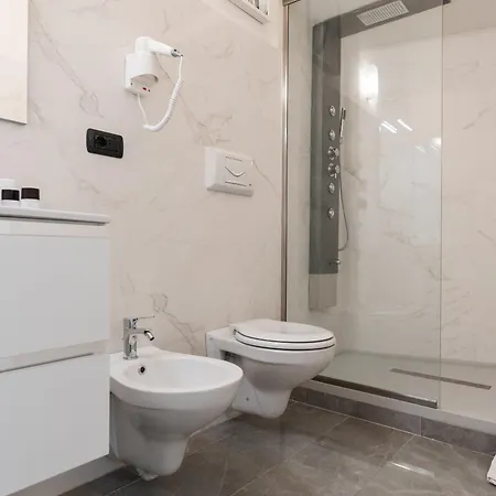 Le E Gli Di Piazza Del Popolo Pensjonat