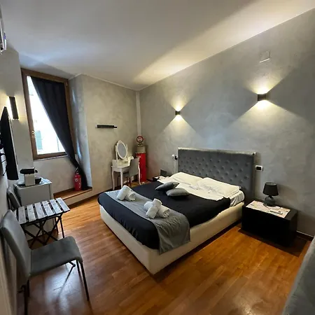 Le E Gli Di Piazza Del Popolo