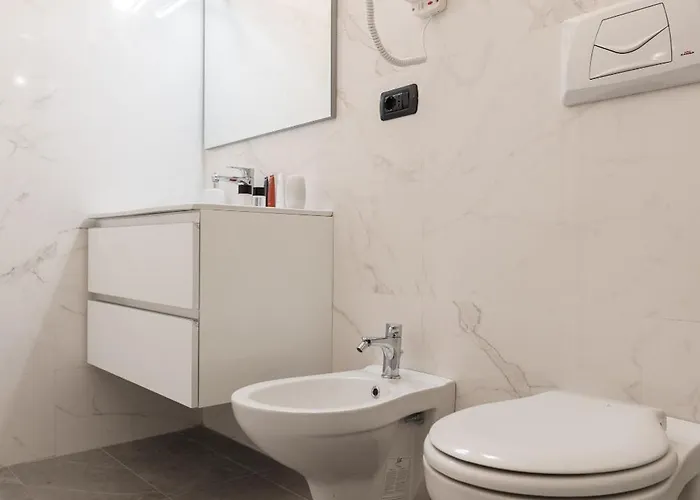 Le E Gli Di Piazza Del Popolo *