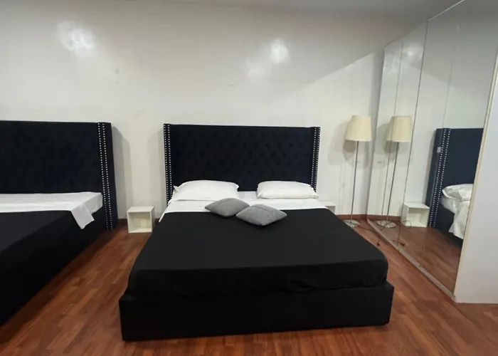 Le E Gli Di Piazza Del Popolo *